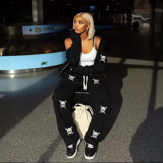 Damen sportliches Lounge-Set mit Kapuze und verspieltem Design Heidi-Mode