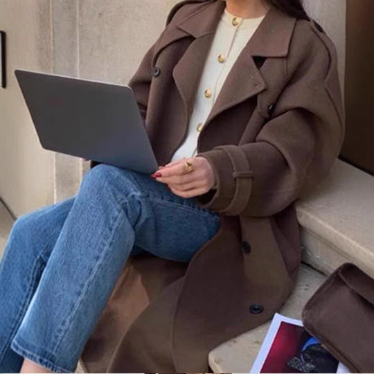 Damen zeitloser Trenchcoat aus hochwertigem Material mit gebundenem Gürtel Heidi-Mode