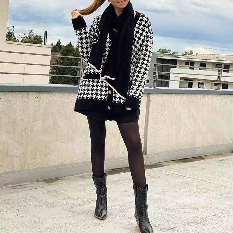 Damen modische Strickjacke mit klassischem Hahnentrittmuster und Knopfdetails Heidi-Mode