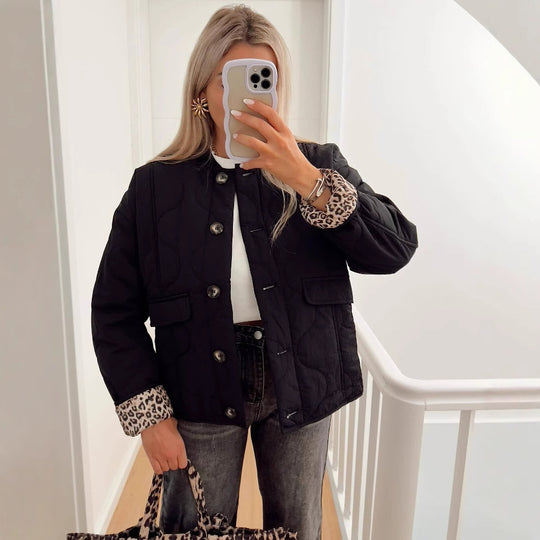 Damen gesteppte Kurzjacke mit Taschen und modernem Kragen Heidi-Mode