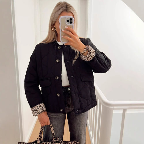 Damen gesteppte Kurzjacke mit Taschen und modernem Kragen Heidi-Mode