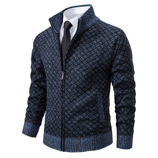 Herren Strickjacke mit modernem Zopfdesign und hohem Stehkragen Heidi-Mode