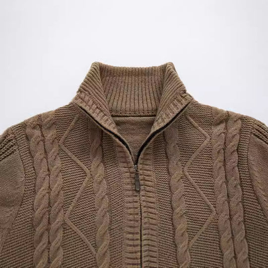 Herren Strickpullover mit hohem Kragen und Zopfmuster Heidi-Mode