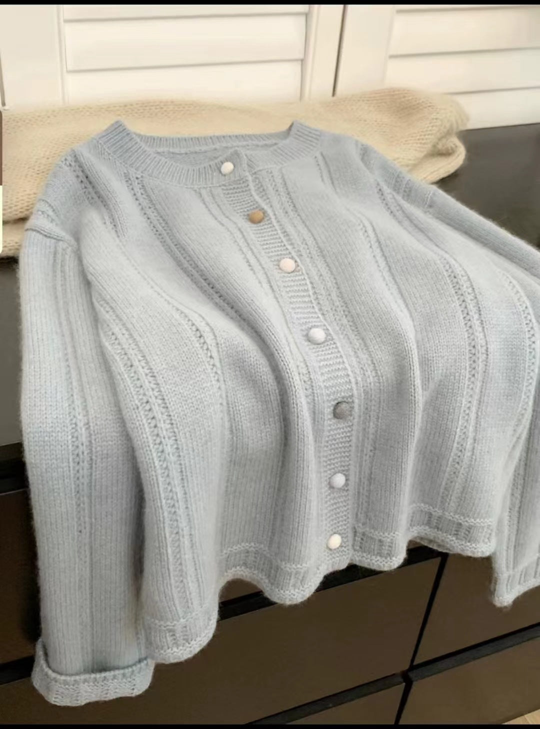 Damen Grobstrick-Cardigan mit geschmackvollem Knopfverschluss und weiten Ärmeln Heidi-Mode