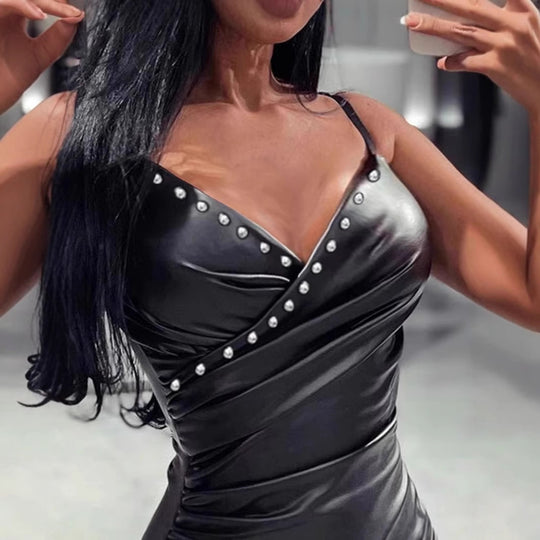 Damen Figurbetontes Kunstlederkleid mit Raffung und Schmuckdetails Heidi-Mode