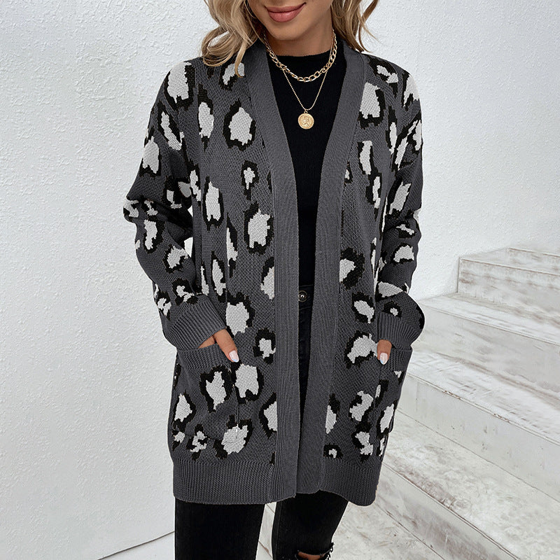 Damen modische Strickjacke mit Leopardenmuster und praktischen Taschen Heidi-Mode