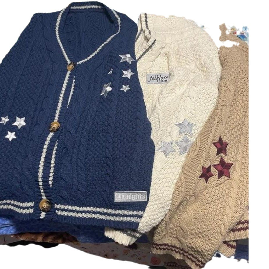 Damen Grobstrickjacke mit Sternen-Details und dekorativen Knöpfen Heidi-Mode
