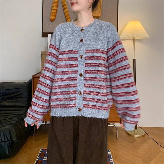 Damen Grobstrickjacke mit modernen Streifen und Knopfdetails Heidi-Mode