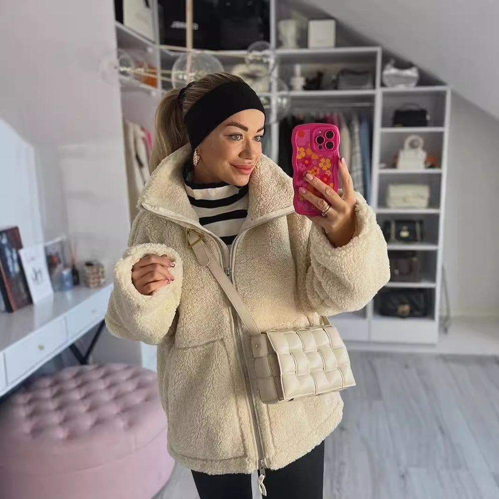 Damen Flauschige Fleecejacke mit hohem Kragen und praktischen Taschen Heidi-Mode