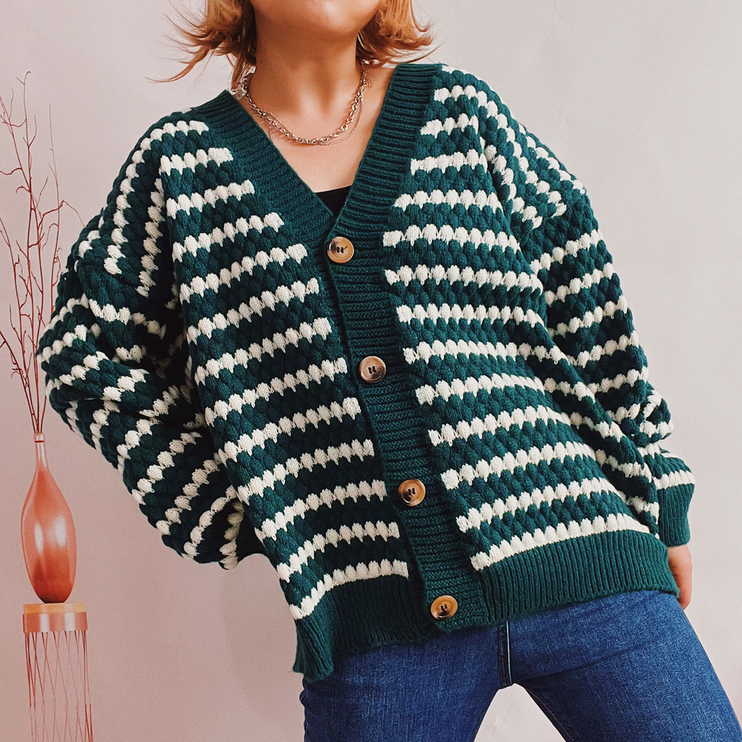 Damen Oversize Strickjacke im modischen Streifenlook mit Holzknopfdetails Heidi-Mode