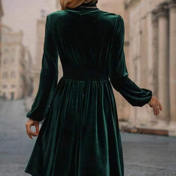 Damen Samtkleid mit hochgeschlossenem Design und eleganten langen Ärmeln Heidi-Mode