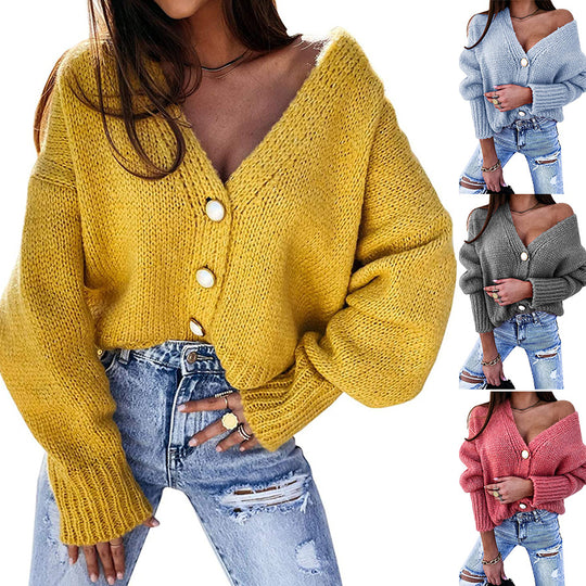Damen Kuscheliger Cardigan mit tiefem V-Ausschnitt und dekorativen Knöpfen Heidi-Mode