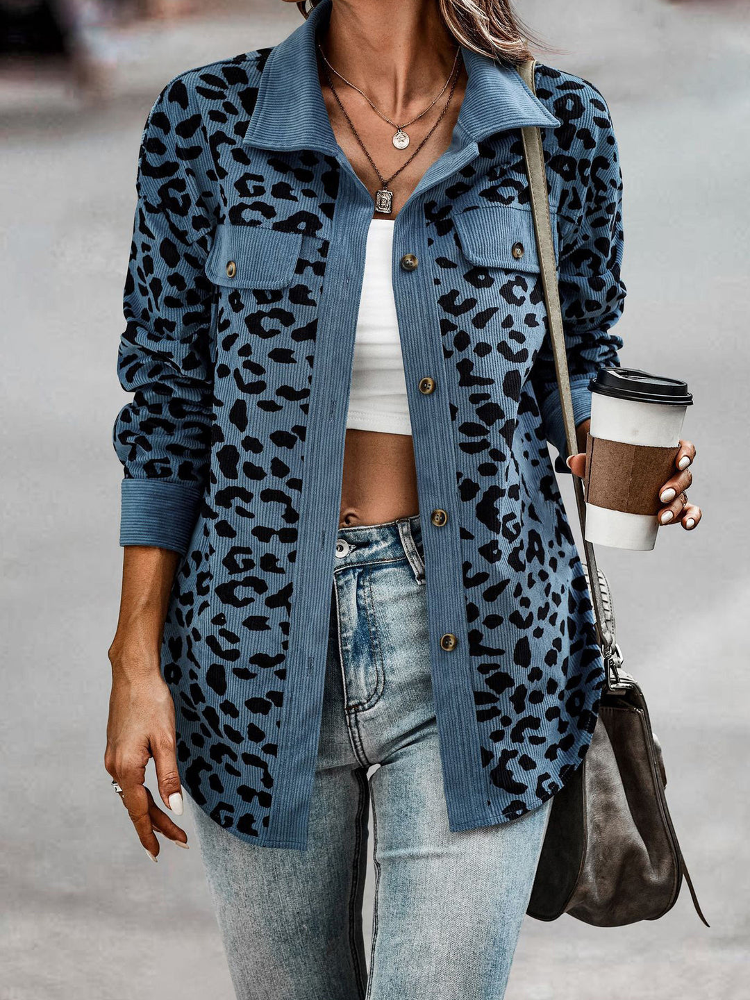 Damen Freizeitjacke mit strukturiertem Leopardenmuster und praktischen Taschen Heidi-Mode