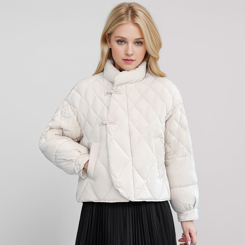 Damen gesteppte Jacke mit hohem Kragen und praktischen Druckknopfdetails Heidi-Mode