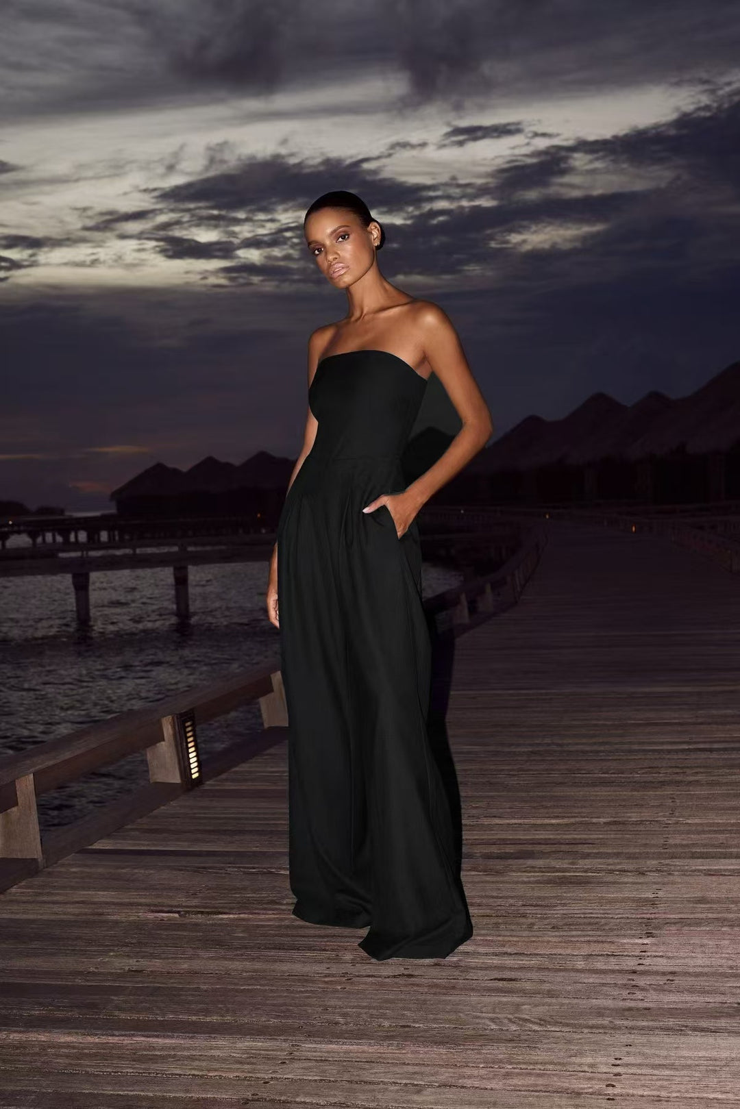 Damen trägerloser Jumpsuit mit weitem Bein und seitlichen Taschen Heidi-Mode