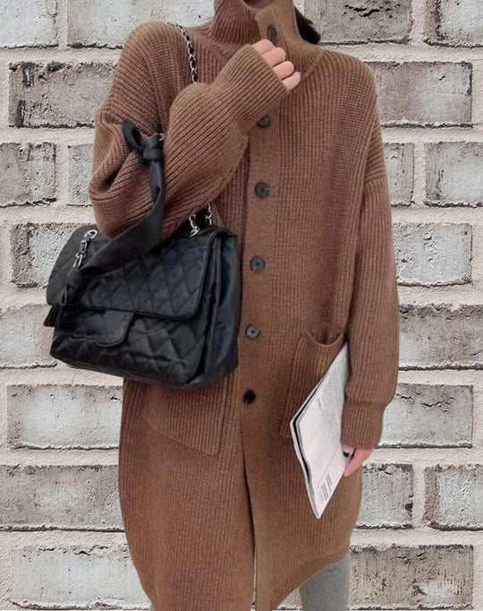 Damen Länger geschnittener Strickcardigan mit Knopfverschluss und aufgesetzten Taschen Heidi-Mode