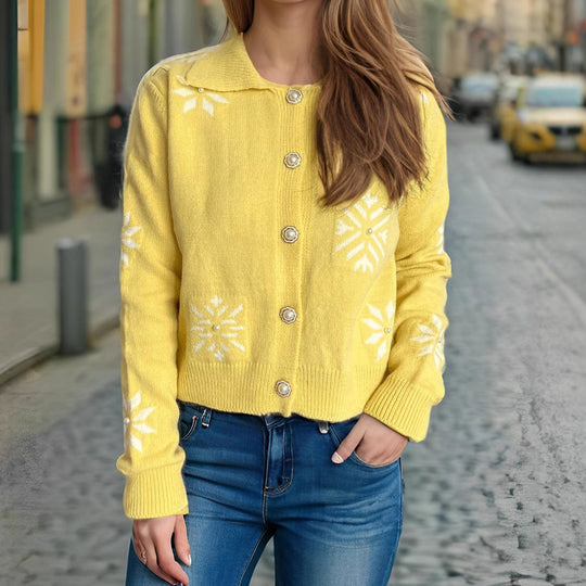 Damen gestrickte Kurzjacke mit winterlichem Schneeflockenmotiv Heidi-Mode