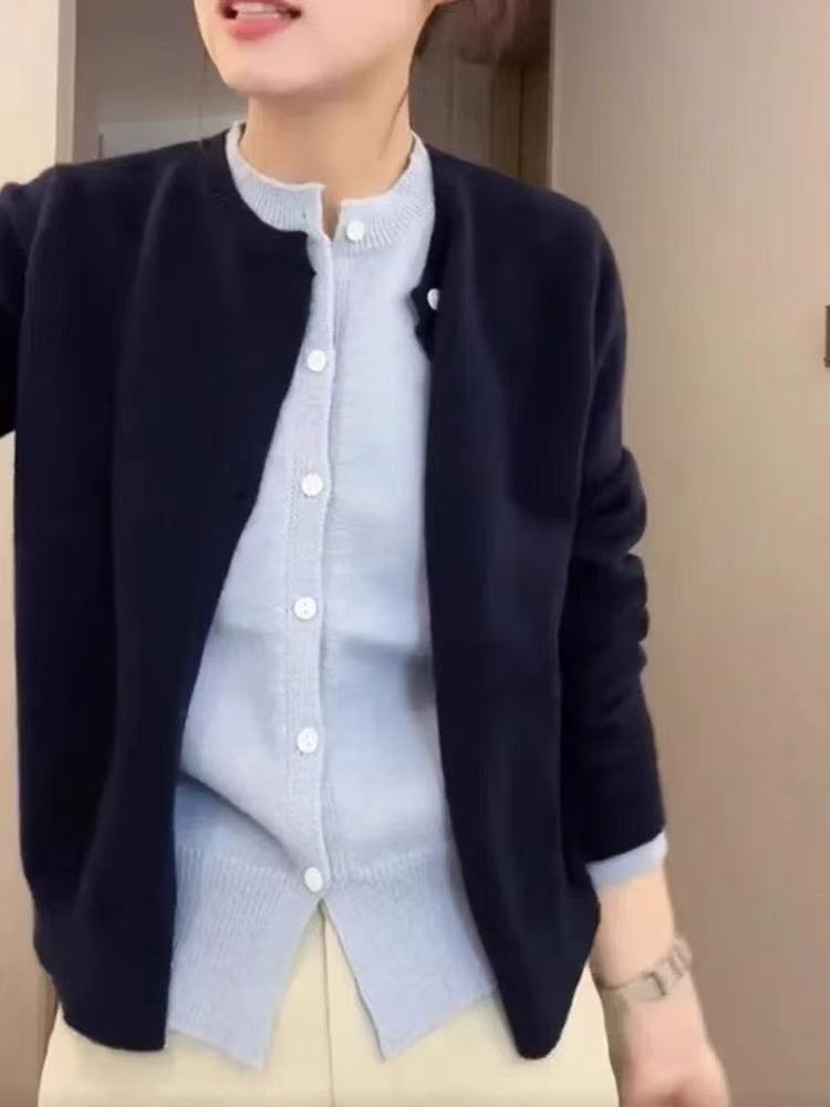 Damen Strickcardigan mit Rundhalsausschnitt und Knopfdetail Heidi-Mode