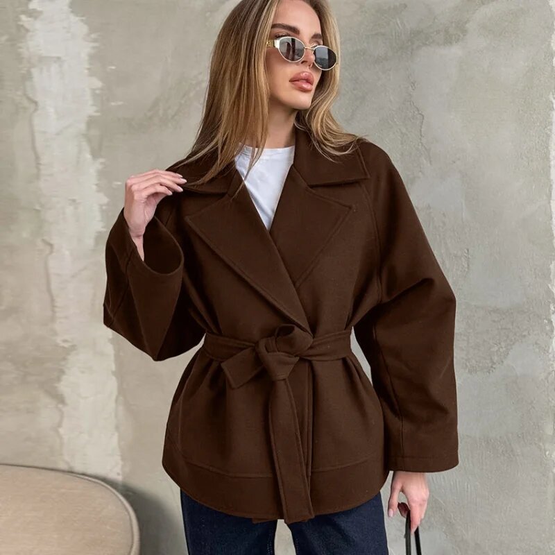 Damen Modische Wickeljacke aus hochwertigem Material mit taillierbarem Gürtel Heidi-Mode