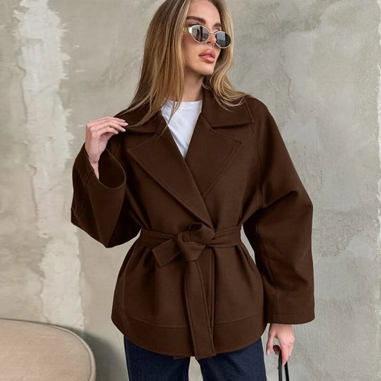 Damen Modische Wickeljacke aus hochwertigem Material mit taillierbarem Gürtel Heidi-Mode