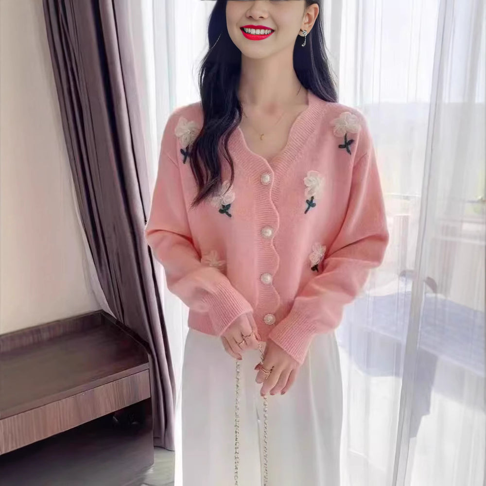 Damen Strickjacke mit floralem Design und eleganten Perlenknöpfen Heidi-Mode