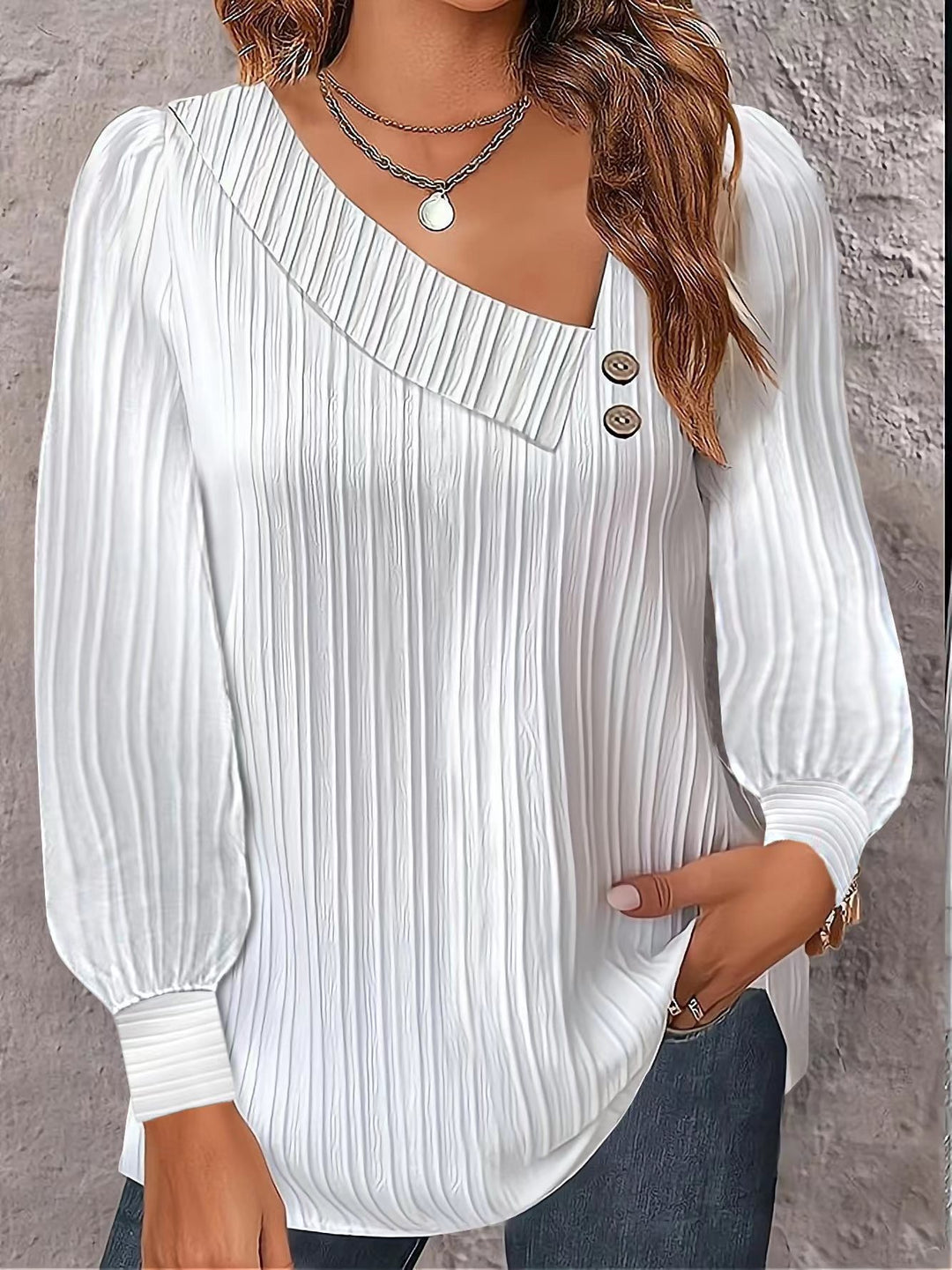 Damen Plissiertes Oberteil mit asymmetrischem Kragen und eleganten Knopfdetails Heidi-Mode