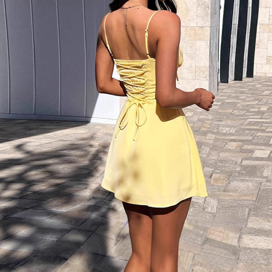 Damen Minikleid mit verstellbaren Trägern und Rüschendetails Heidi-Mode