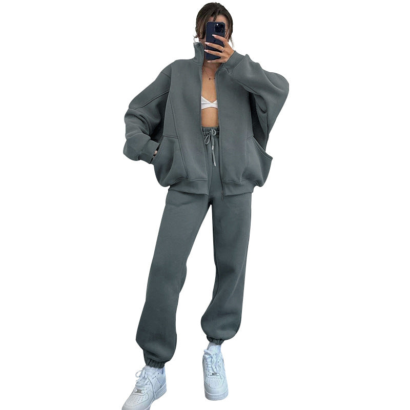 Damen gemütliches Sweatsuit mit hoher Kragen und praktischen Taschen Heidi-Mode