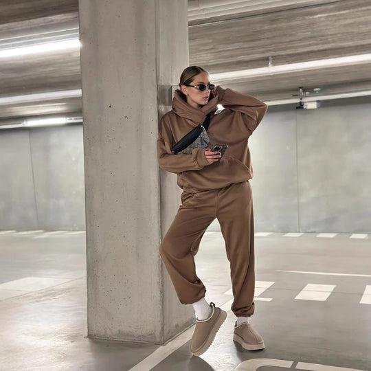 Damen gemütlicher Oversized Hoodie mit intuitivem Kordelzug und passender Jogginghose Heidi-Mode