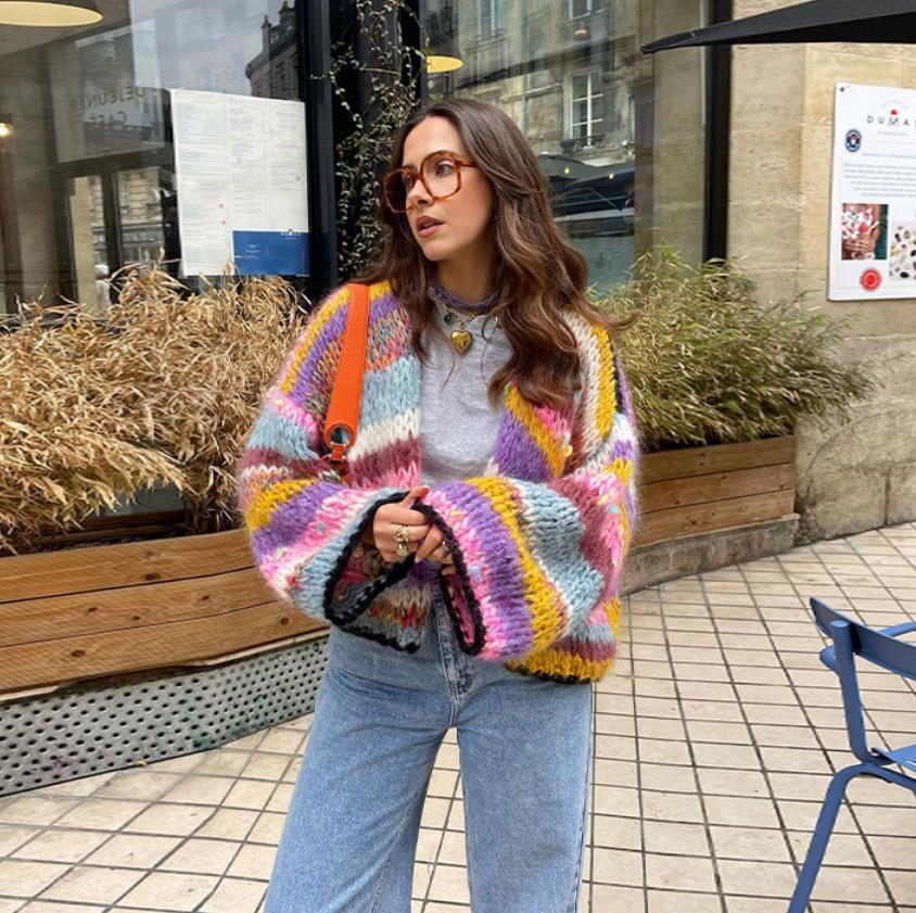 Damen Strickjacke mit voluminösen Ärmeln und farbverlaufendem Design Heidi-Mode