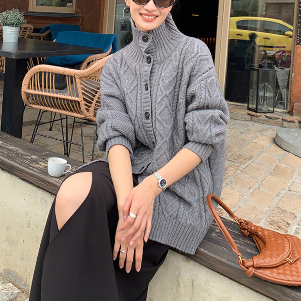 Damen Strickjacke mit hochgeschlossenem Kragen und strukturierter Oberfläche Heidi-Mode