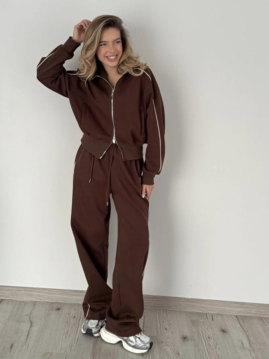 Damen modischer Freizeitanzug mit hochgeschlossenem Reißverschluss und praktischen Taschen Heidi-Mode