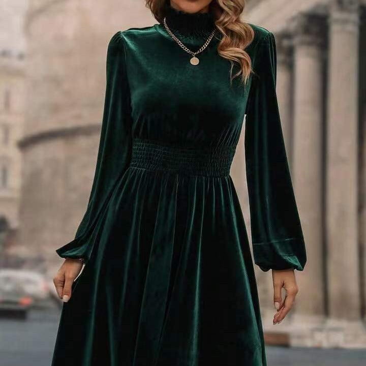 Damen Samtkleid mit hochgeschlossenem Design und eleganten langen Ärmeln Heidi-Mode