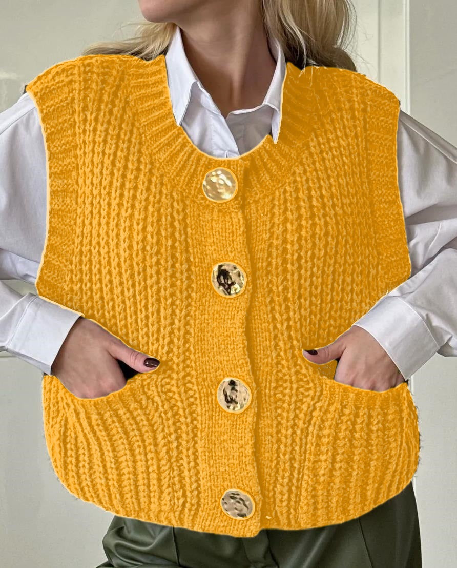 Damen gemütliche Strickweste mit großen Knöpfen und praktischen Taschen Heidi-Mode