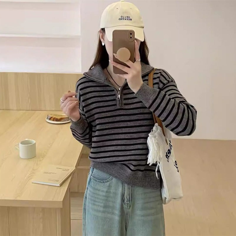 Damen Strickpullover mit kurzem Reißverschluss und modischem Streifenmuster Heidi-Mode