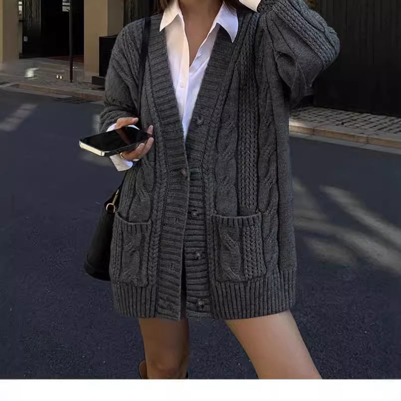 Damen Strickcardigan mit tiefem V-Ausschnitt und strukturiertem Zopfmuster Heidi-Mode