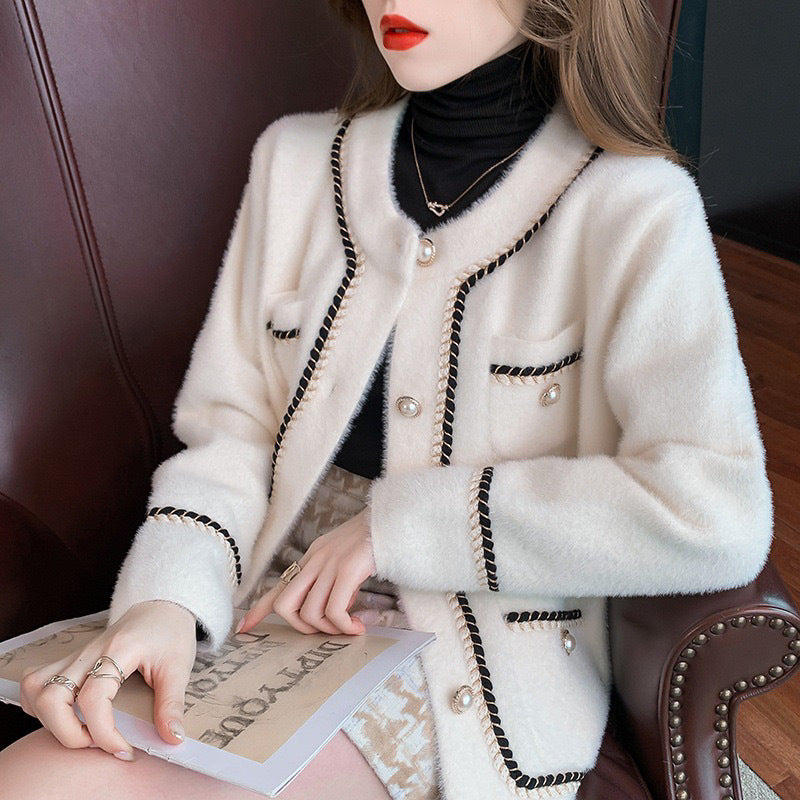 Damen modische Strickjacke mit eleganten Kontrastnähten und Knopfdetails Heidi-Mode