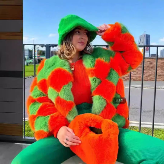 Damen auffällige Kunstpelzjacke mit innovativem Karomuster und kurzem Schnitt Heidi-Mode