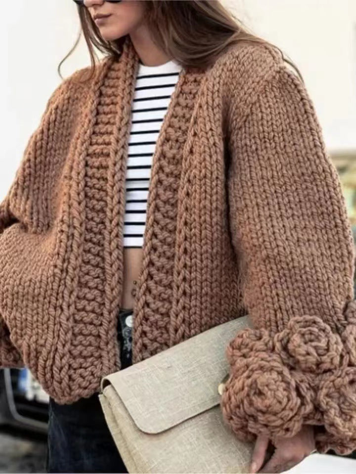 Damen Strickjacke mit floralem Design und oversize Passform Heidi-Mode