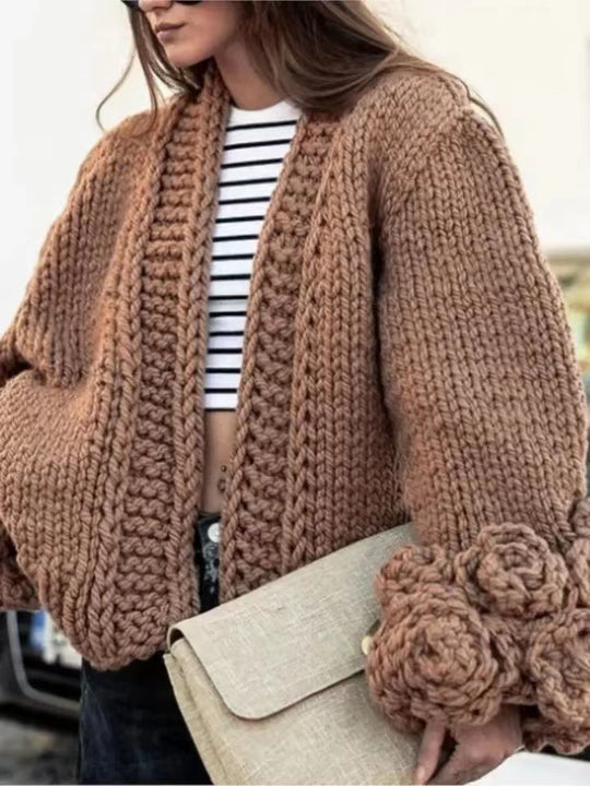 Damen Strickjacke mit floralem Design und oversize Passform Heidi-Mode
