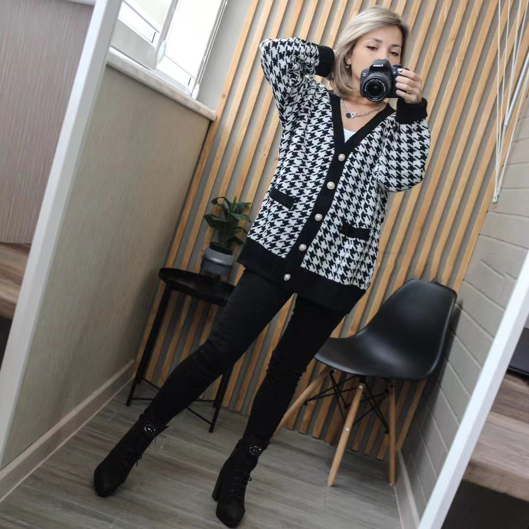 Damen modische Strickjacke mit klassischem Hahnentrittmuster und Knopfdetails Heidi-Mode