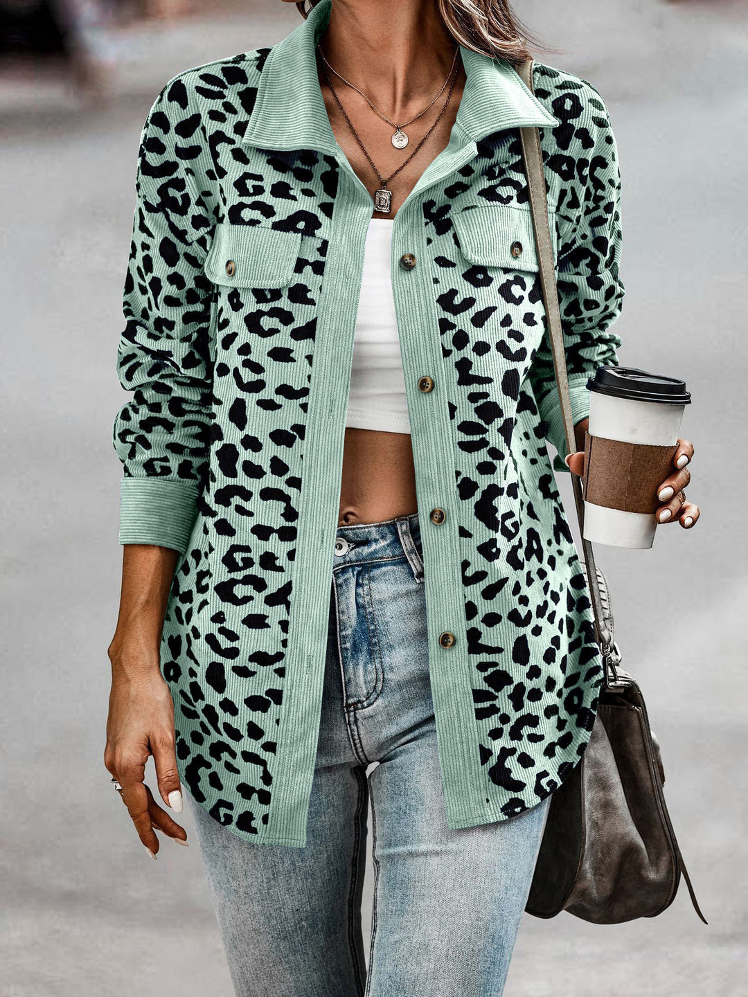 Damen Freizeitjacke mit strukturiertem Leopardenmuster und praktischen Taschen Heidi-Mode