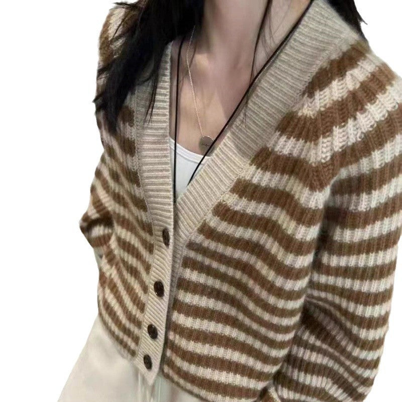 Damen gestreifte Strickjacke mit weitem Schnitt und Knopfdetails Heidi-Mode