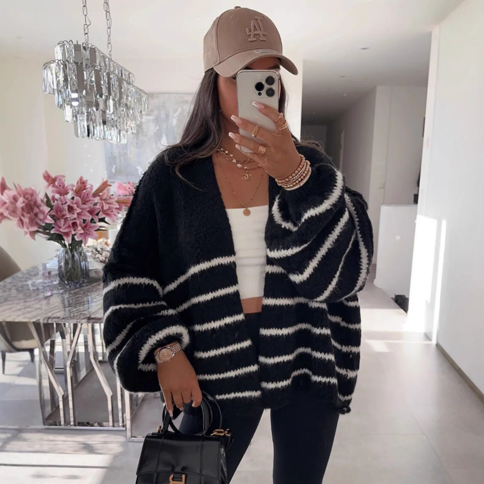 Damen Strickjacke mit voluminösen Ärmeln und modischen Streifen Heidi-Mode