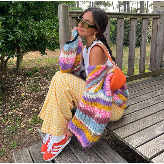 Damen Strickjacke mit voluminösen Ärmeln und farbverlaufendem Design Heidi-Mode