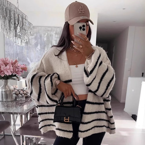 Damen Strickjacke mit voluminösen Ärmeln und modischen Streifen Heidi-Mode