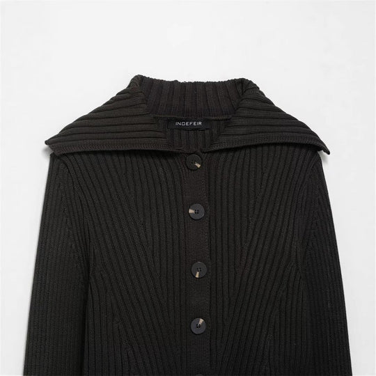 Damen Strickjacke mit breitem Kragen und modischen Knopfdetails Heidi-Mode