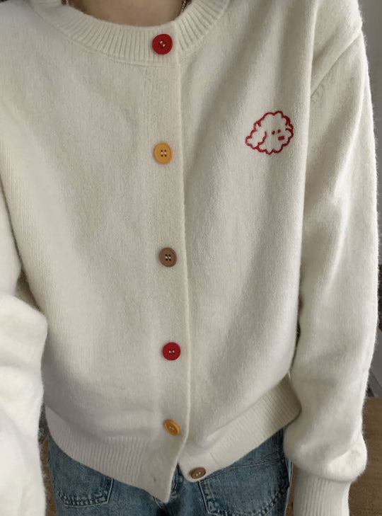 Damen kuschelige Strickjacke mit knöpfbarem Ausschnitt und gesticktem Motiv Heidi-Mode