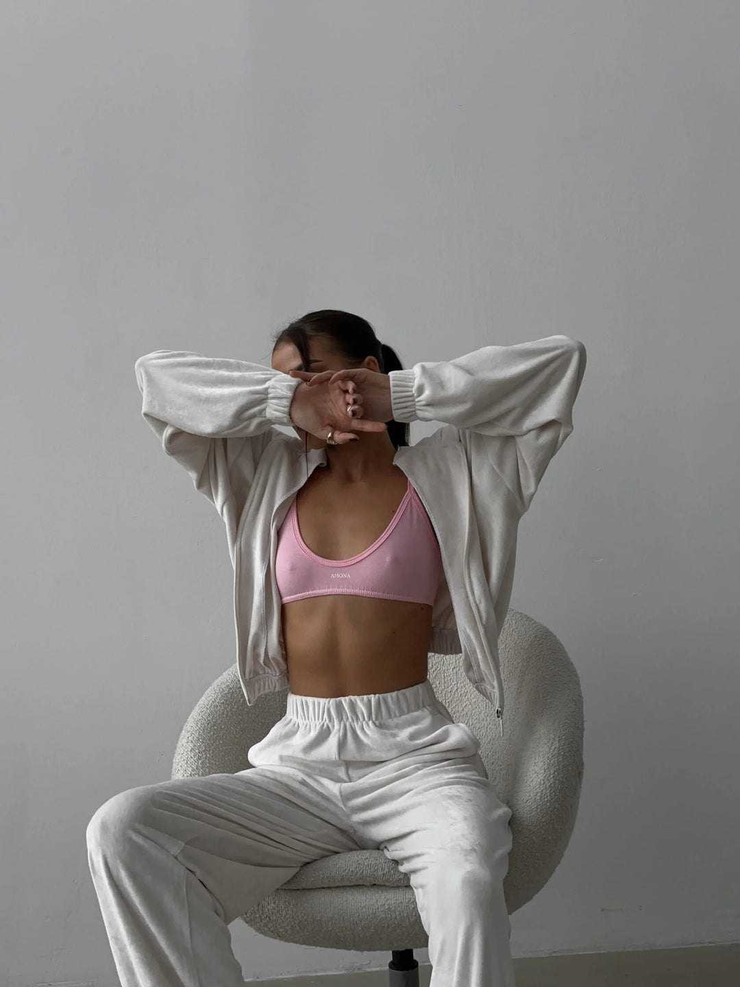 Damen sportliches Velours-Loungewear-Set mit praktischer Kapuze und elastischen Bündchen Heidi-Mode