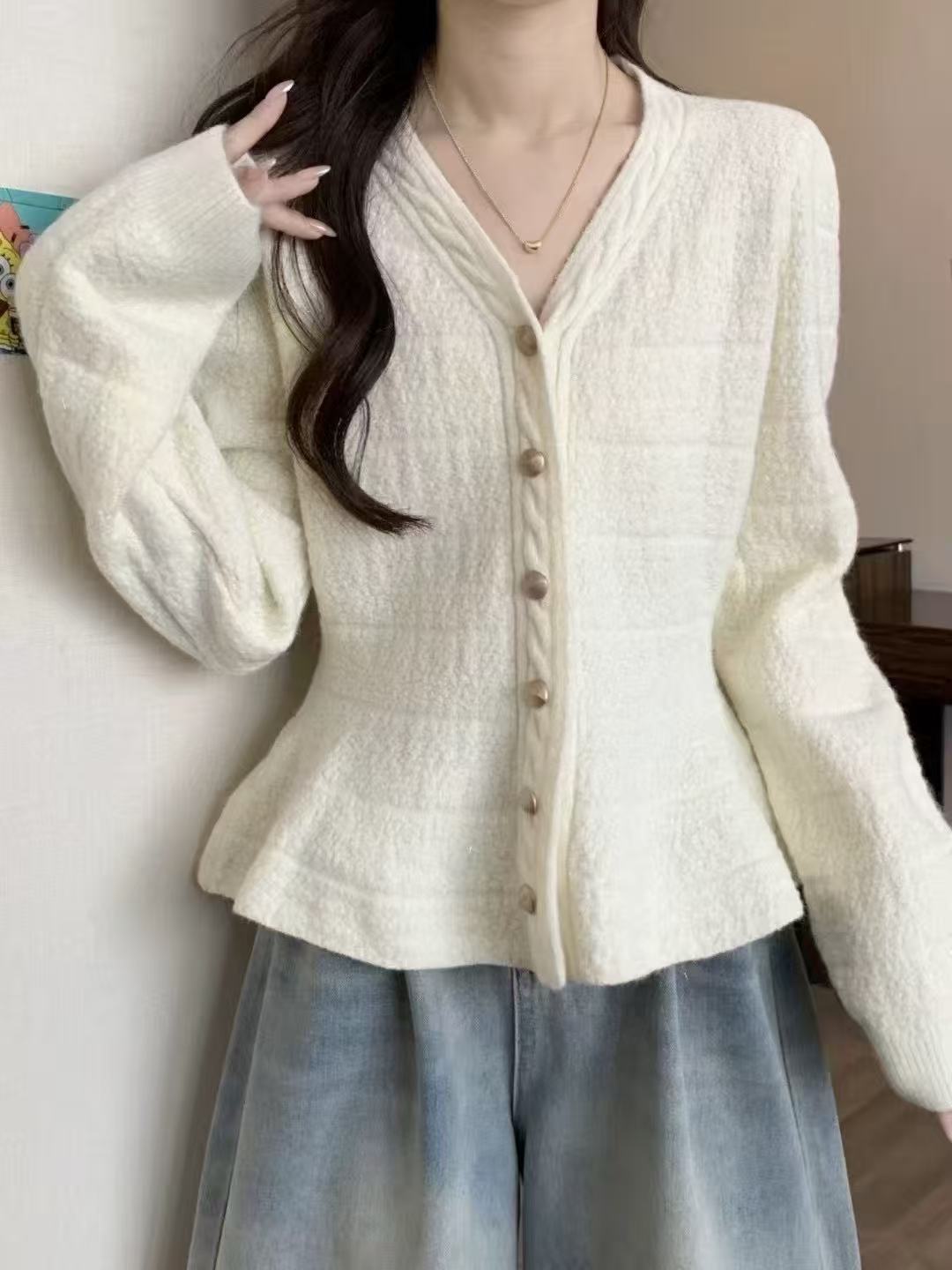 Damen elegante Strickjacke mit strukturiertem Design und femininen Puffärmeln Heidi-Mode